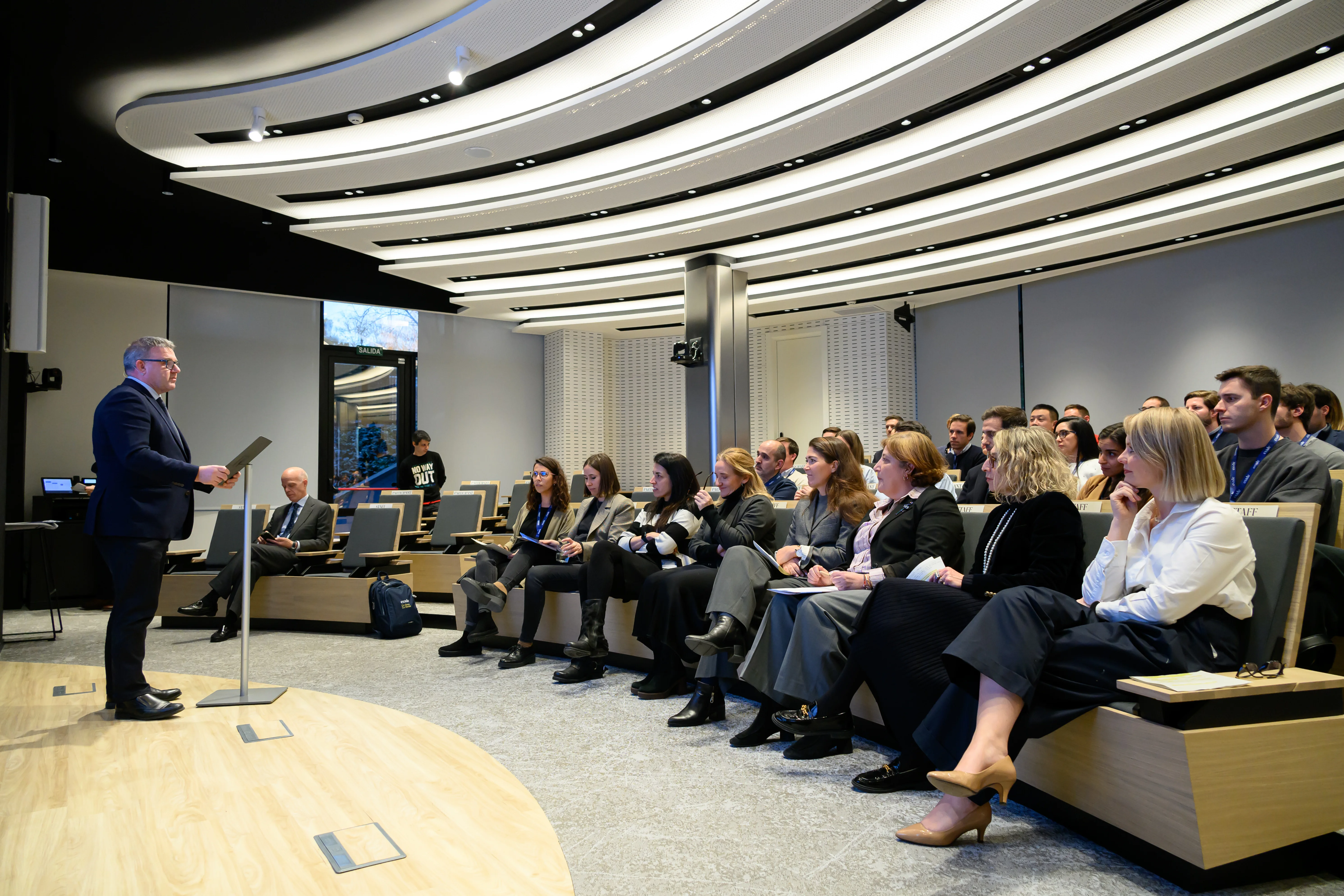 Grupo en charla aula Madrid
