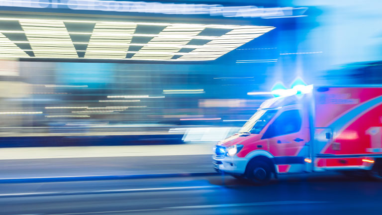 Ambulancia atendiendo una emergencia