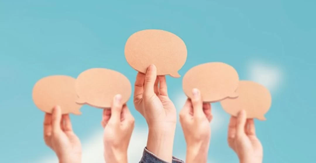 manos con bocadillos