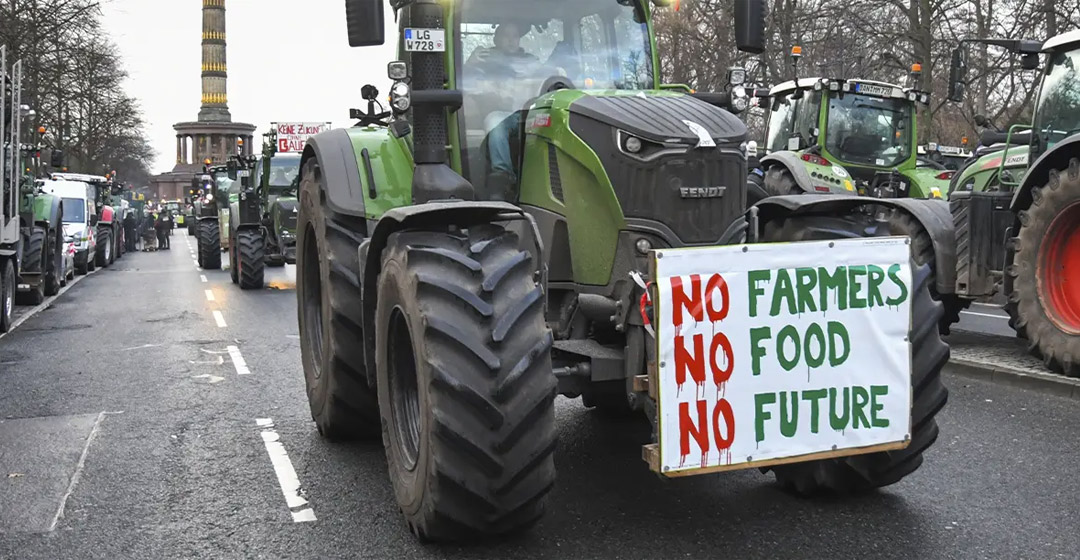 tractor con cartel no farmers no food no future