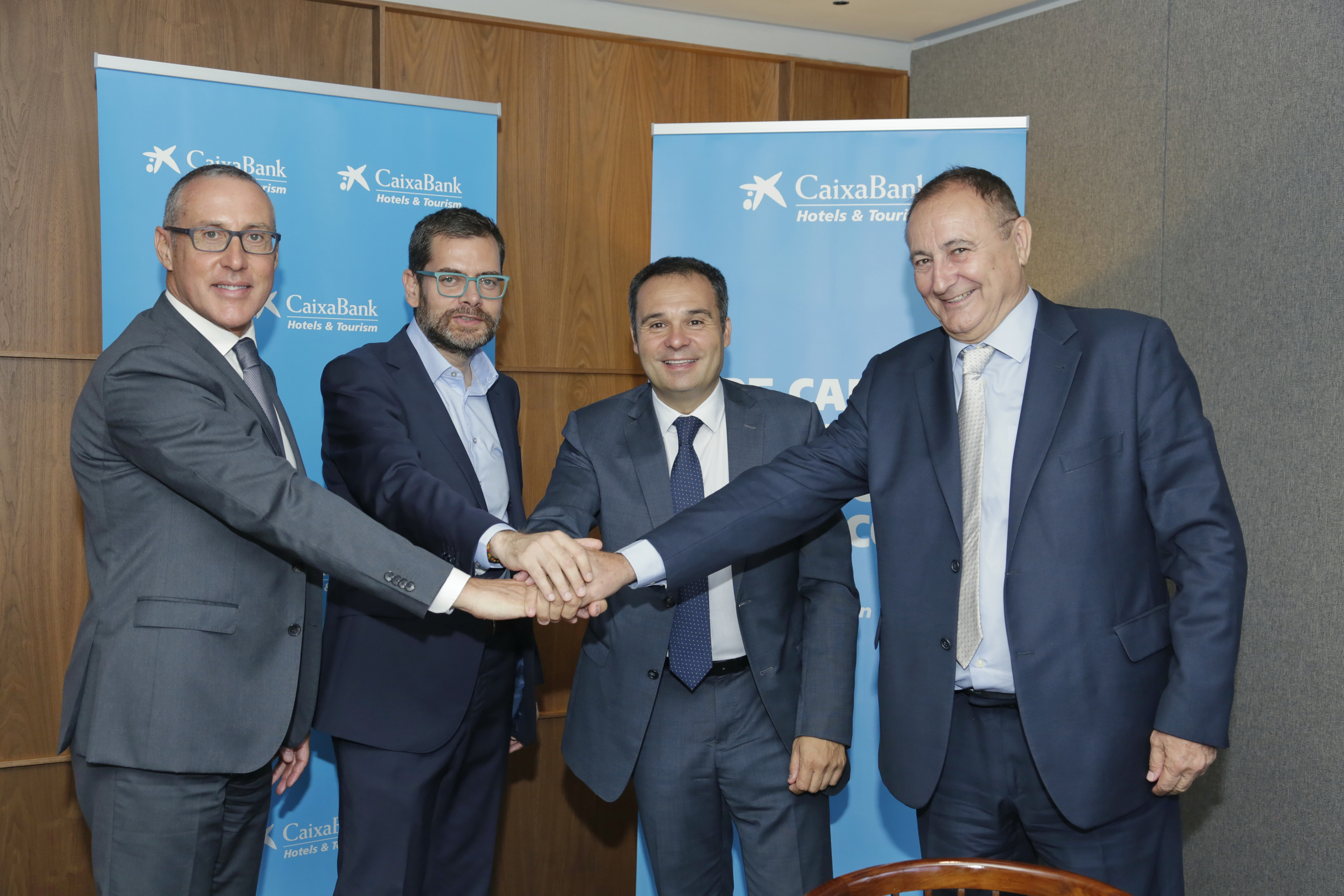 CaixaBank y ESADECREAPOLIS firman un acuerdo para crear un observatorio ...