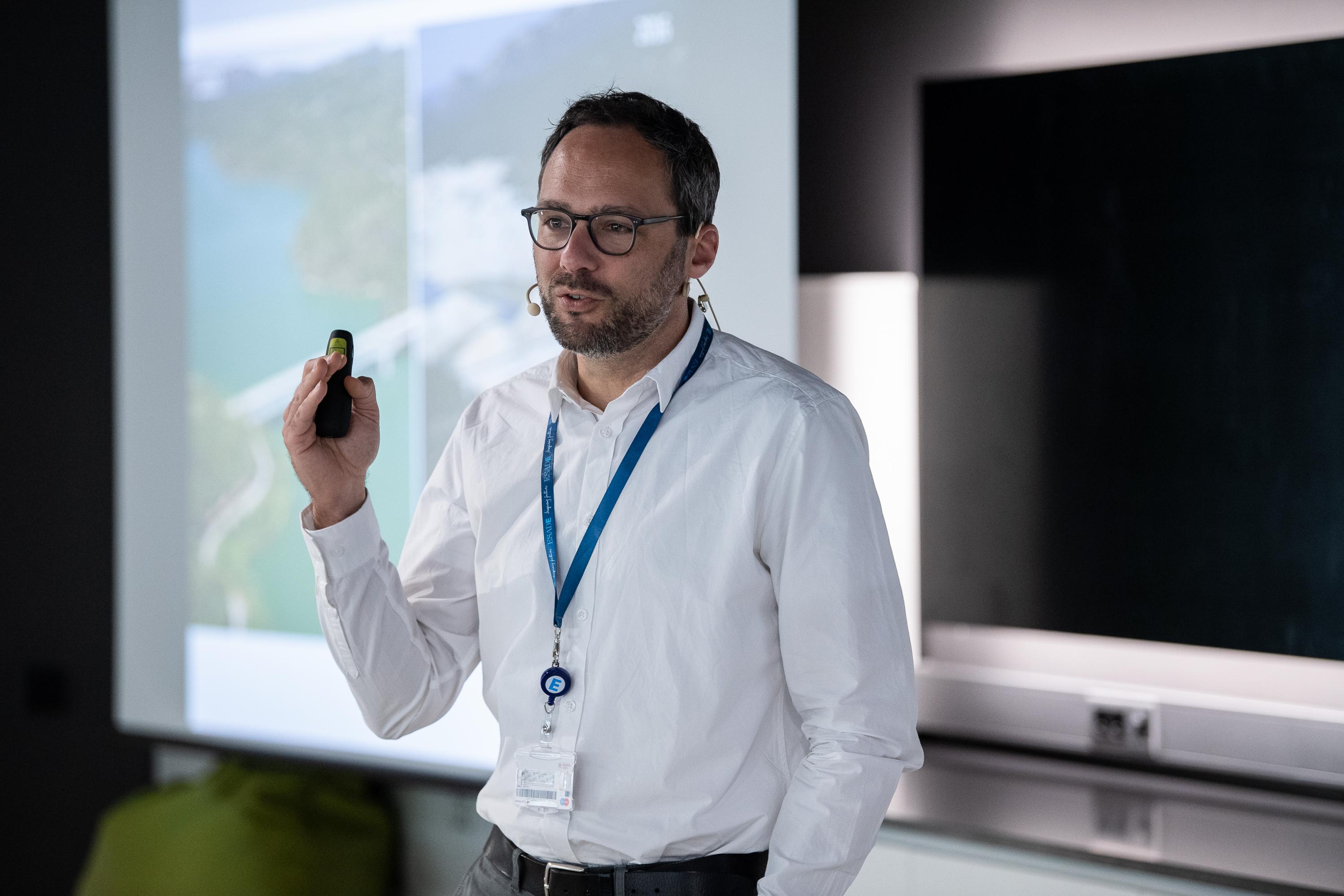 el-profesor-de-esade-tobias-hahn-gana-el-primer-premio-a-la