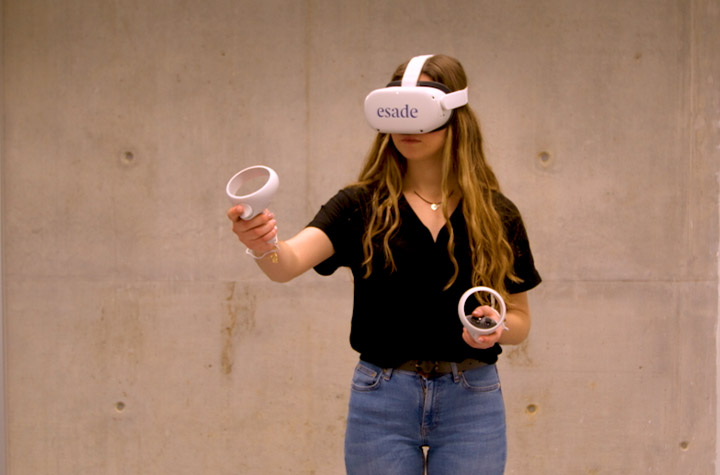 alumna gafas VR esade 